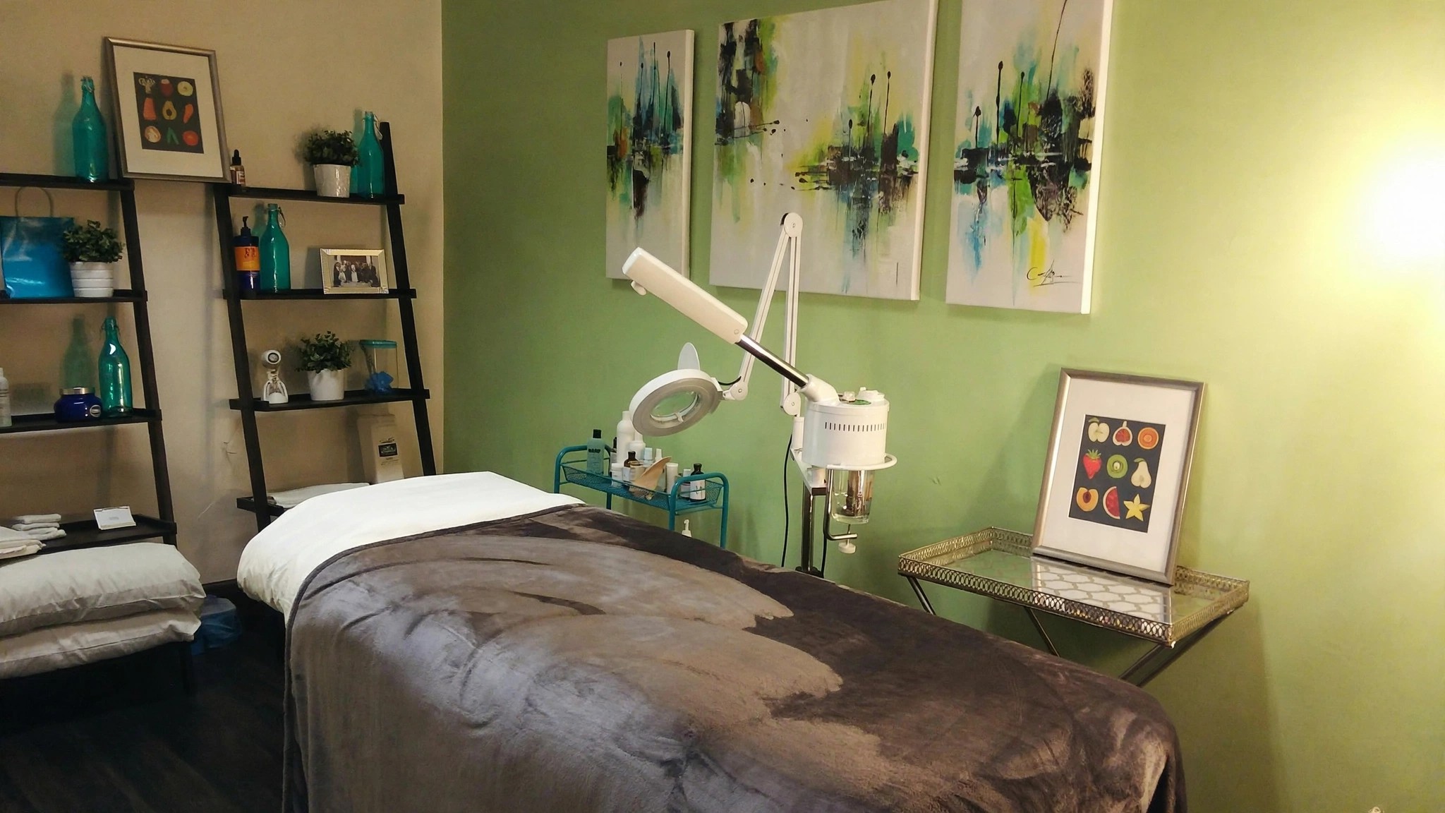 A treatment room at San Diego Acne Clinic, the acne-only practice Danielle Gronich founded in 2014.